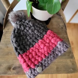 NWOT Mischa Lampert Beanie Deep Pomster Grey Silver Fox Pom